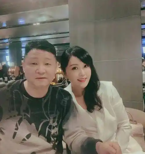 小桃红扮演者近况曝光,打扮贵妇范儿足,老公身份成谜_刘淼_宜妃_康熙