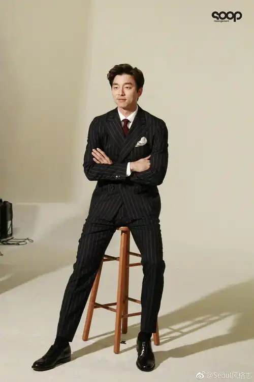 俏皮的绅士感,说得就是这个迷人的孔刘叔吧!