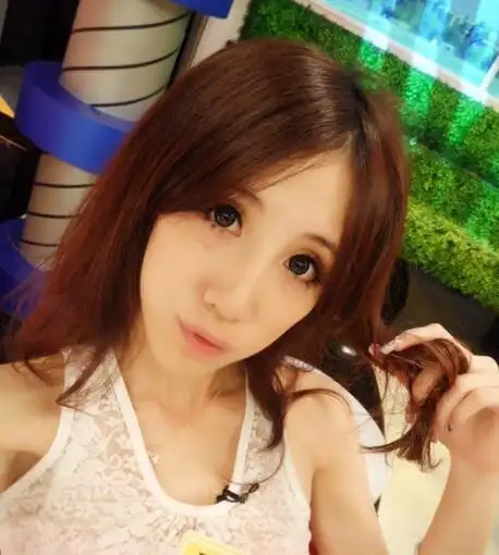 【图】黑涩会美眉成员瑶瑶有姐妹吗 通告艺人生活节俭只为买房