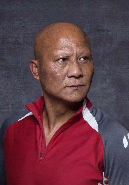 光头才有型全球十大魅力光头演员第一位就是计春华,他的光头和凶狠的
