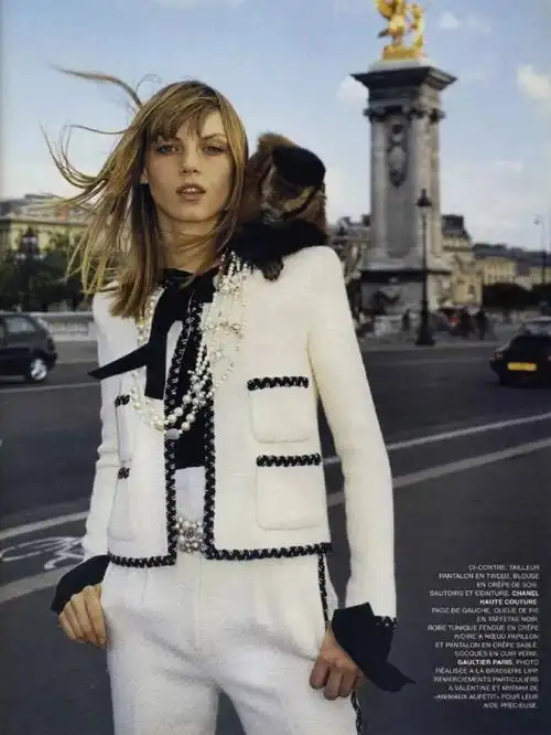 今年火到爆的小香风怎么穿更好看