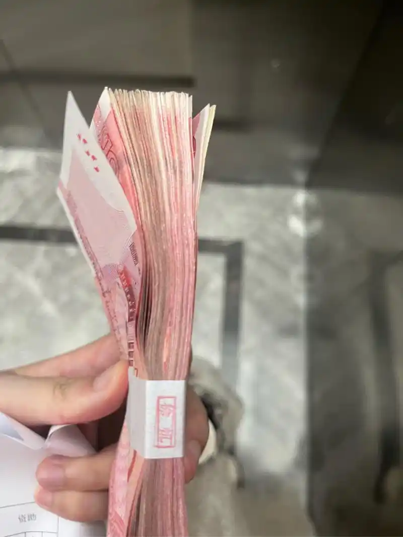 原来一万块是这么厚[尬笑]