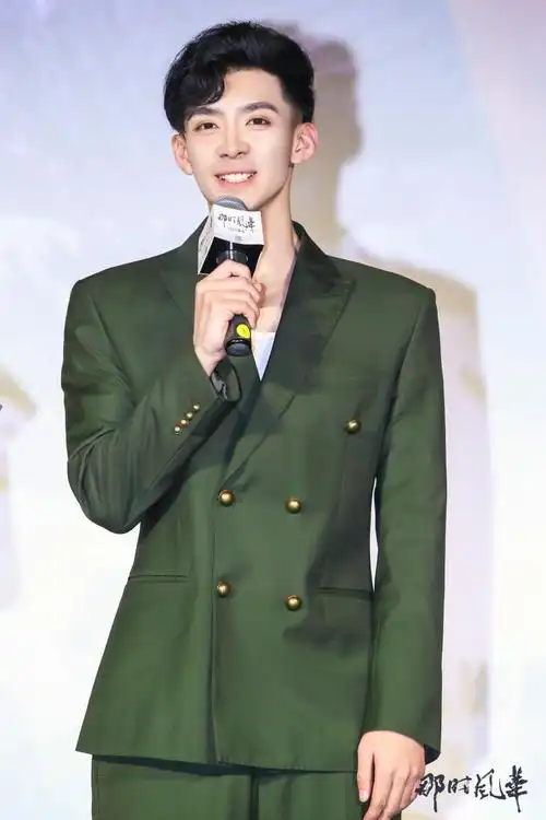 那时风华首映演员刘思博亲身上阵勇斗真狼