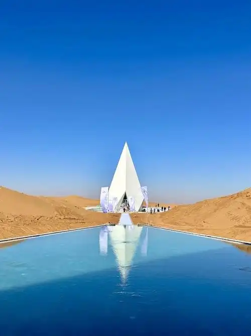 由中旅度假出品的沙漠钻石酒店在宁夏中卫沙坡头景区正式揭幕