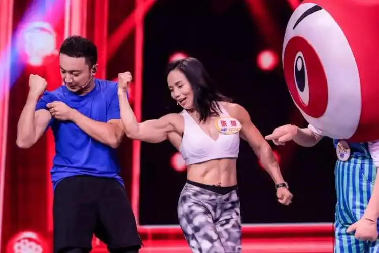 她60岁了,11次获亚洲女子健美冠军,世界前10名!