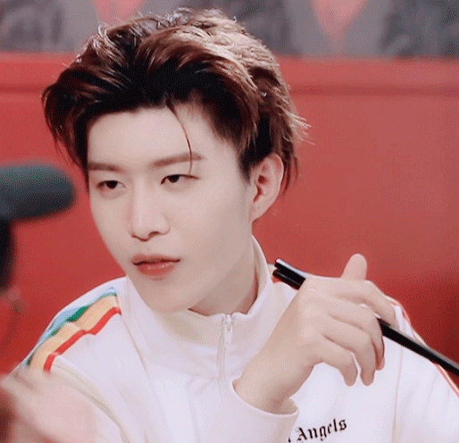 一个在范丞丞和福西西之间任意切换的男子 神仙动图让人止不住的心动