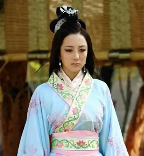 甄宓身为曹操最挂念的三国第一美女, 为何却嫁给了曹操儿子曹丕?