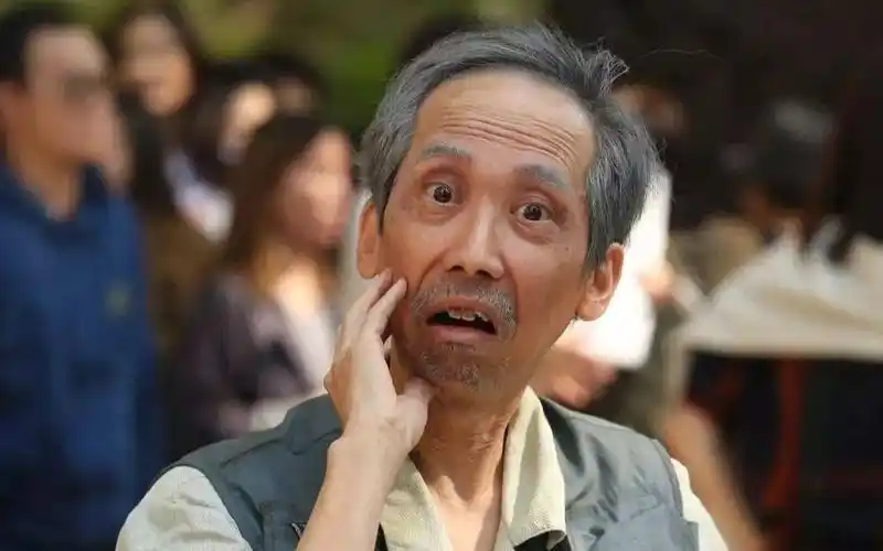 香港著名喜剧演员抗癌花光一生积蓄如今54岁像70岁
