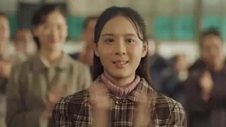 最美的青春:沈梦茵在家磨咖啡豆,请雪梅她们品尝品尝