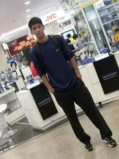 身高197厘米的男生