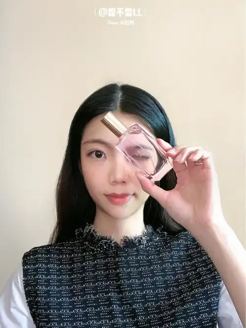 小众香水无价之女首选的高级木质香