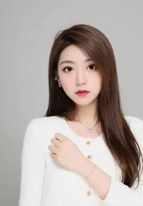 天云,美貌与智慧并存的kpl美女解说员_泛电竞