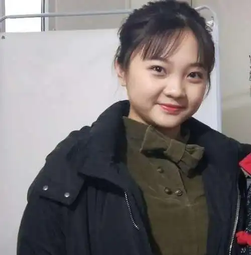 21岁林妙可发际线上移露头皮,近照曝光引热议,"网红感"太浓