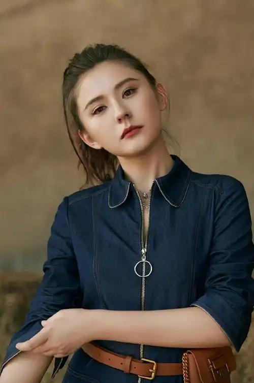 热依扎时尚百变写真大片,热依扎图片-第3图