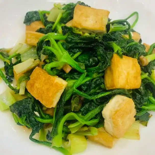 手把手教你做一道清新爽口的菠菜豆腐,告别乏味的餐桌!