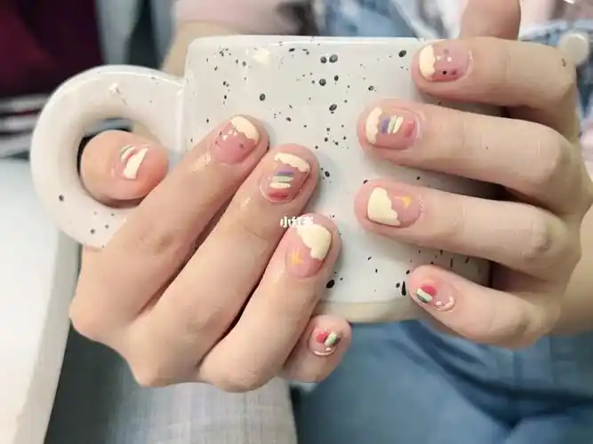 可爱手绘美甲