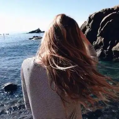 高清好看的女生头像背影长发唯美图片