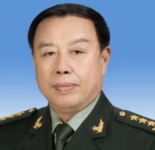 他曾是十六军军长,61岁被授上将军衔,65岁官至副国级,今年76岁