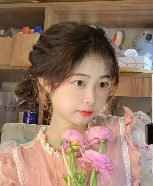 爱心丸子头最适合春天