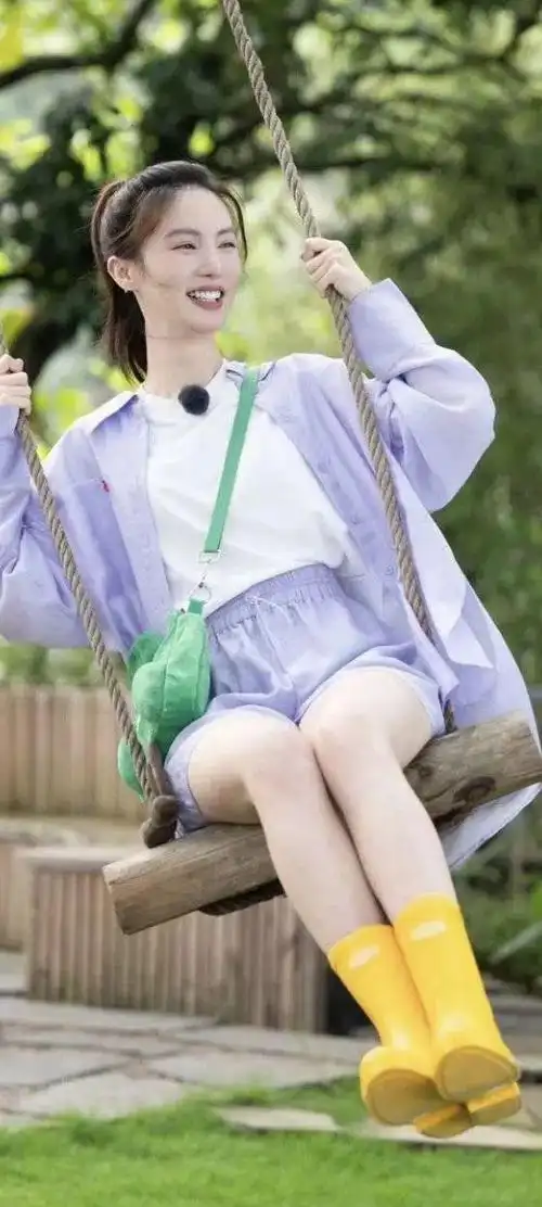 大热天穿雨鞋jennie怎么想的