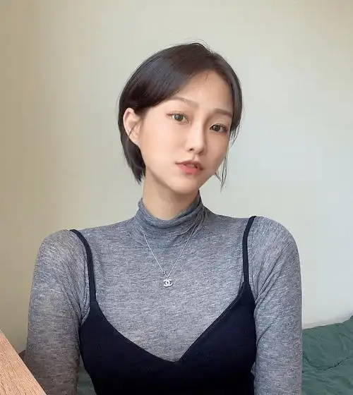 运动女生的短发