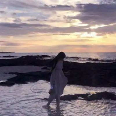 头像女生背影或侧面高清图片(优选22张)