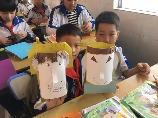 半立体人像手工制作五(3)班