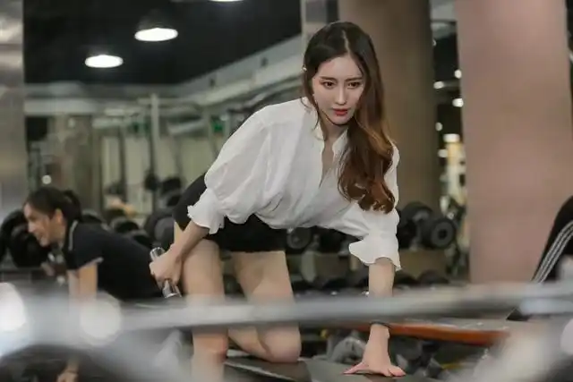 南京商务模特,直击汽车新面孔外围女大赛8进6