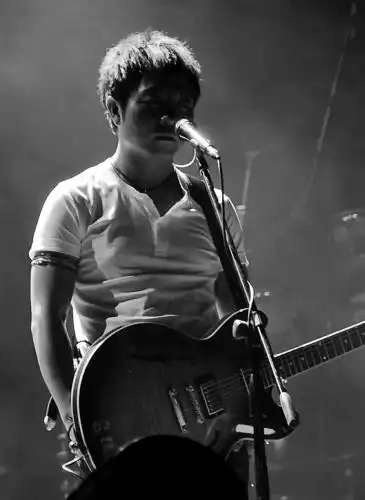 许巍曾梦想仗剑走天涯如今倚门是少年