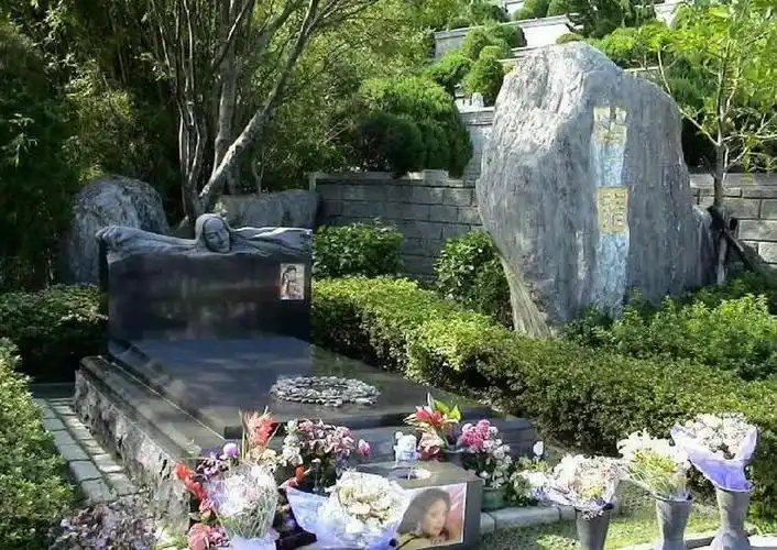 直击邓丽君墓地现状,细节处彰显歌迷的爱