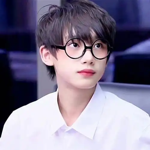 小时候这么呆萌可爱的丁程鑫小学班主任肯定特别喜欢他吧