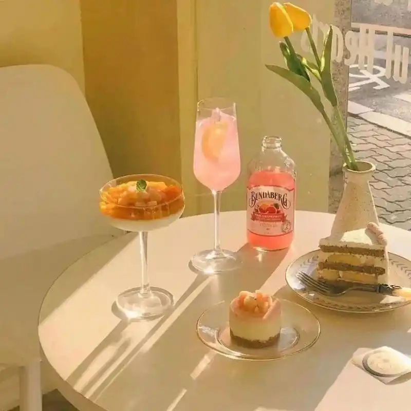 朋友圈背景图(9张) 你站的方向风吹过来都是暖的