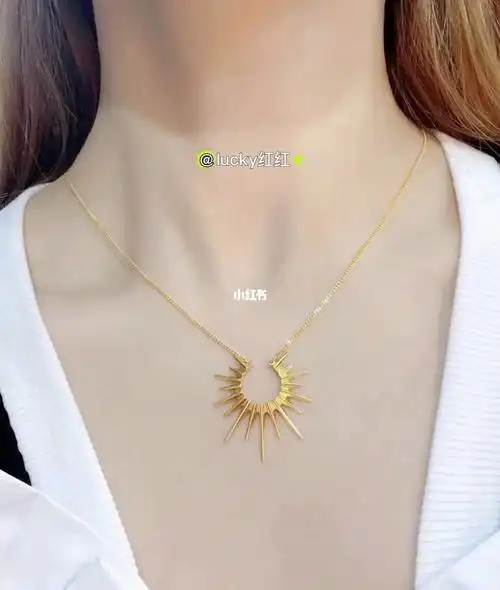 项链[樱花r][太阳r][星r]难以抗拒的精致项链#六福珠宝  #时尚  #黄金