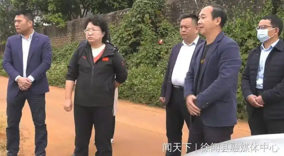 12月19日,县委书记罗红霞在副县长吕怀谋,黄执孔和县委政法委,县农业