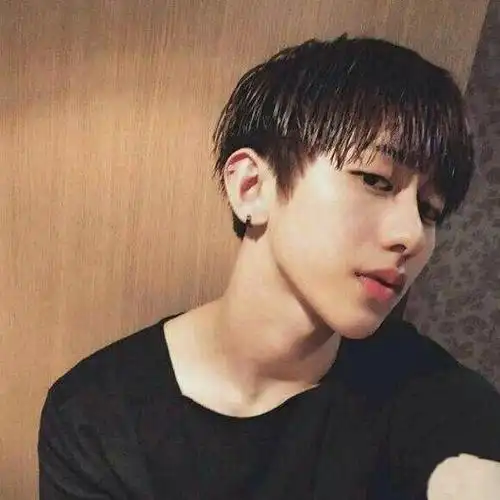 一组又可爱又酷的自拍0599#蔡徐坤