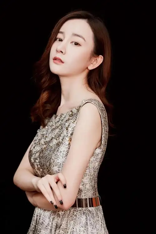 张檬现身长春电影节清新气质引人注目