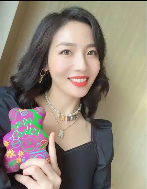 女排女神魏秋月晒自拍:魏秋月笑容灿烂,貌美如花_北京奥运会_中国女排