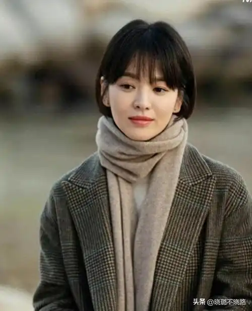 瞧宋慧乔有多美|减龄|短发|卷发|模特|齐刘海_网易订阅