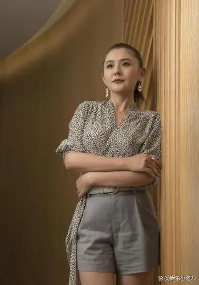 热依扎曾因"低胸装",被网友骂上热搜,如今她现况如何?