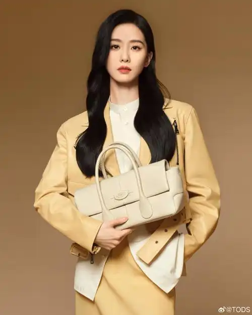 品牌代言人@刘诗诗演绎#tods2024春夏#系列全球广告大片.