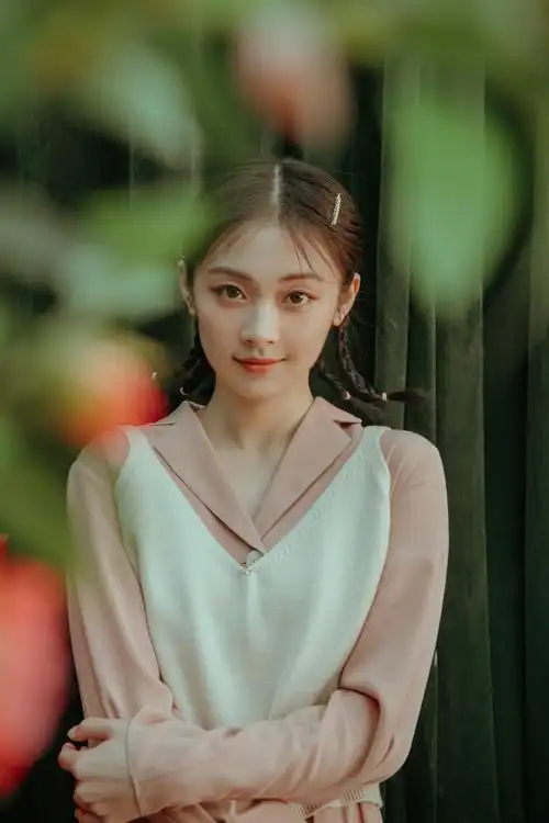 邵芸珊瑚粉裙糖果系写真图片