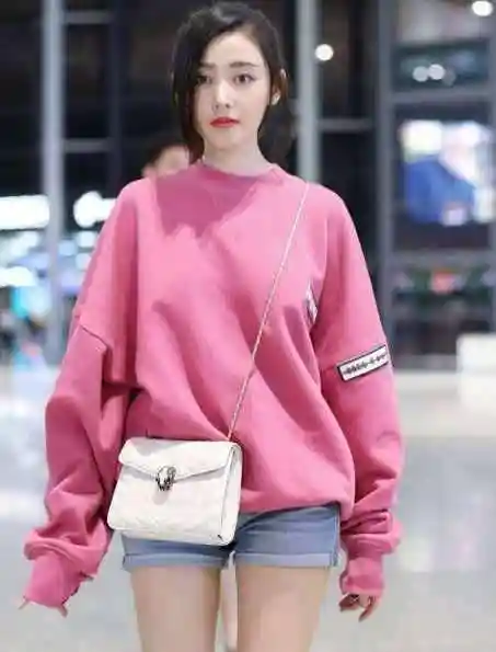 粉色卫衣应该搭配什么样的裤子,小伙伴,这里有什么好的建议!