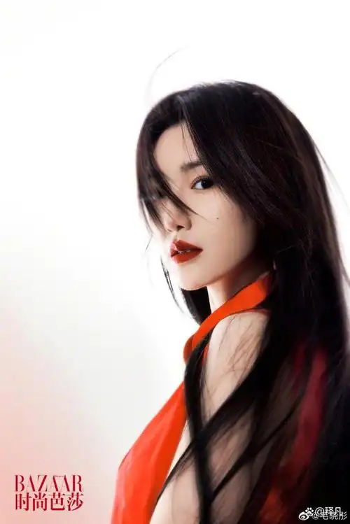 毛晓彤红衣写真超妩媚!雪肤玉貌身材曼妙美得让人窒息