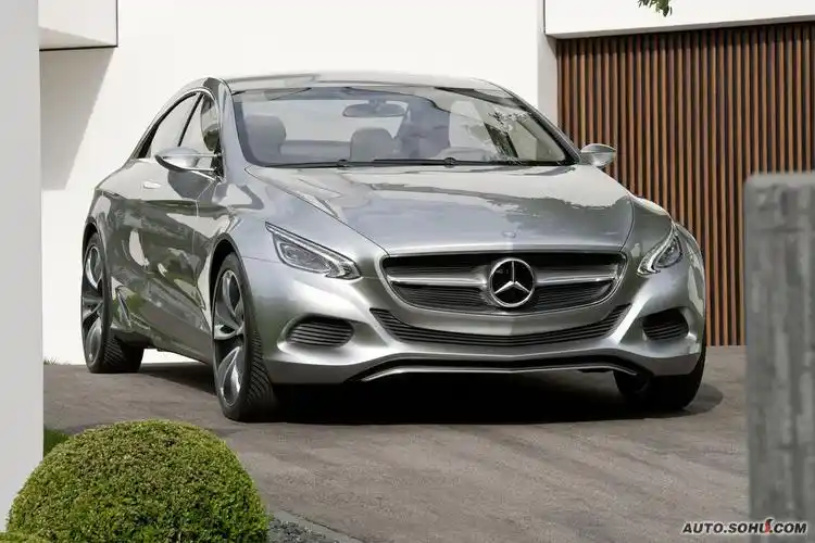 p>全新奔驰f800概念车外形极具动感,科技感十足,整车的造型体现出了