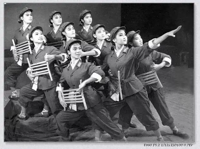 一代芳华中国人民解放军2348文工团难得一见的老照片