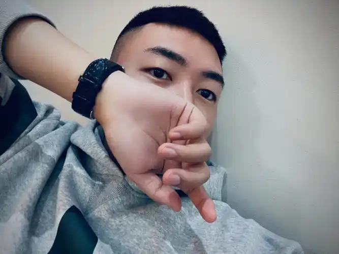 长发不适合换个当兵头