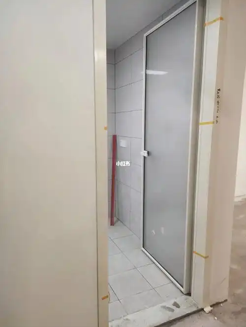 要先确定好单门套还是双门套,再来贴