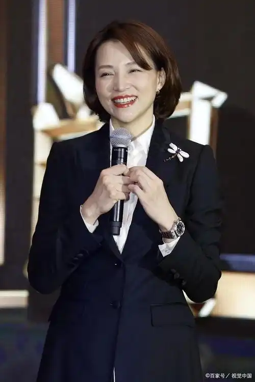 董卿近照美翻了!职场达人教你如何优雅转身