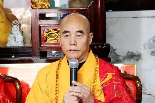 慧庆大和尚勉励众新戒弟子尊敬父母师长,爱国爱教,作人天师范(图片