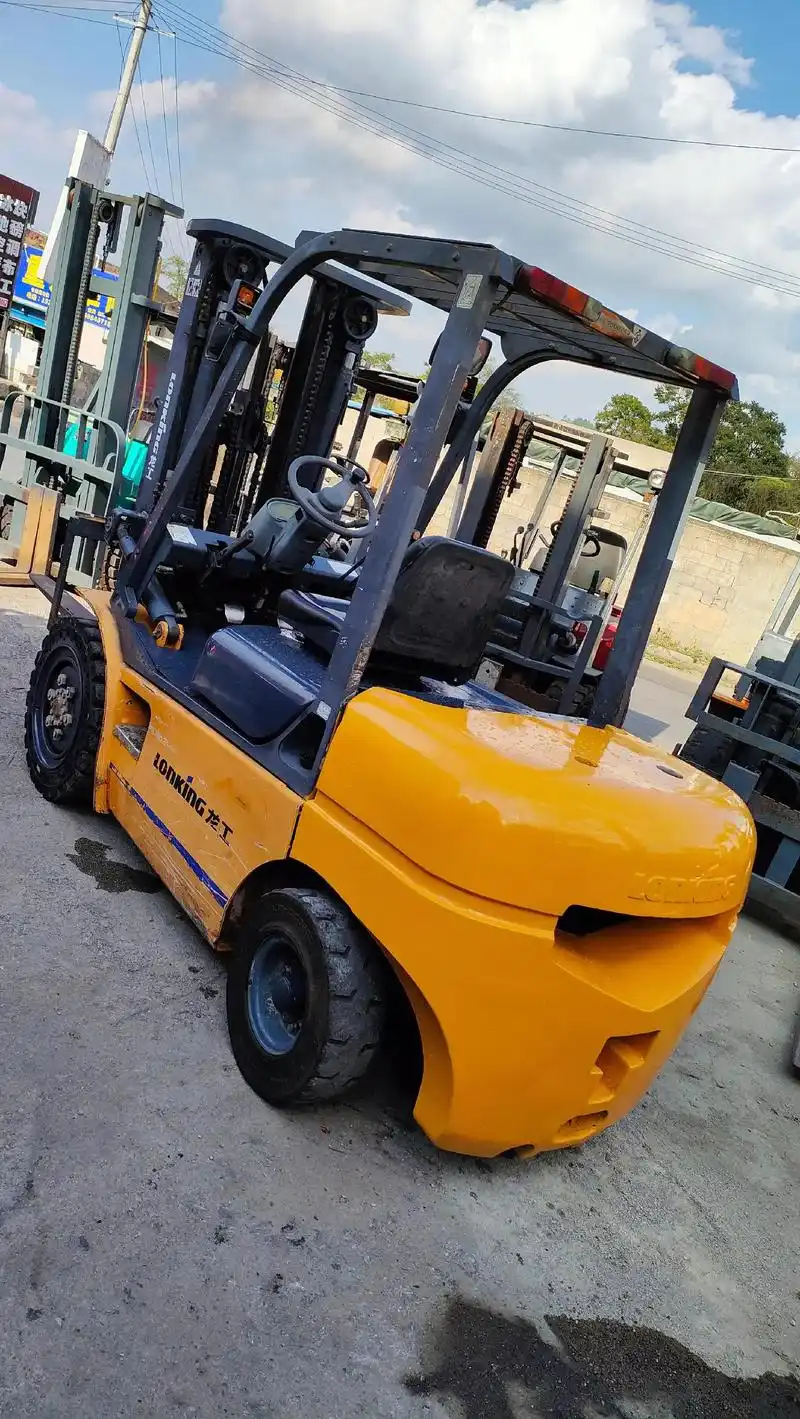 5吨叉车,手动挡,3节臂升高4.5米,实心轮胎,动力 - 抖音